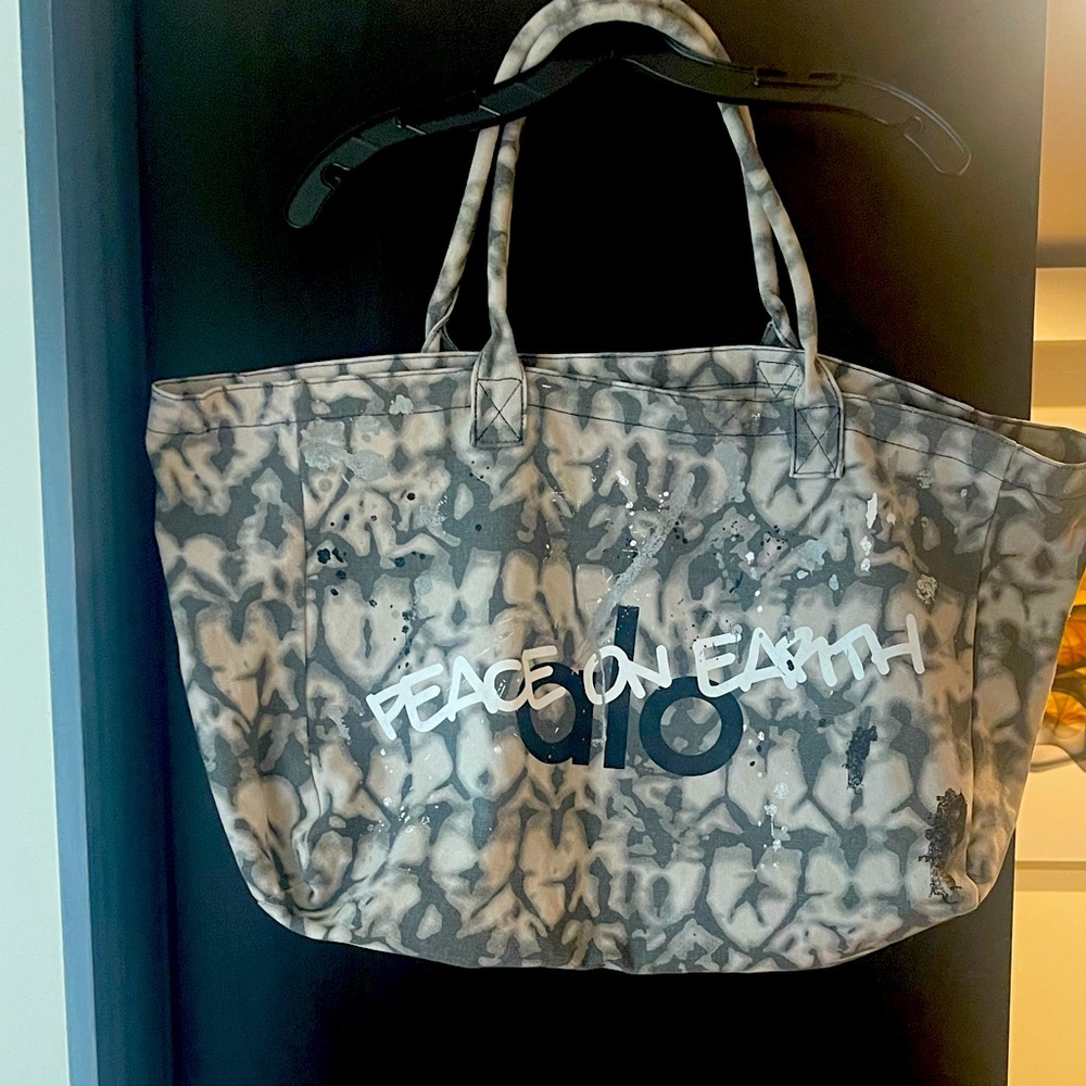 ALO Oversized Shopper Tote